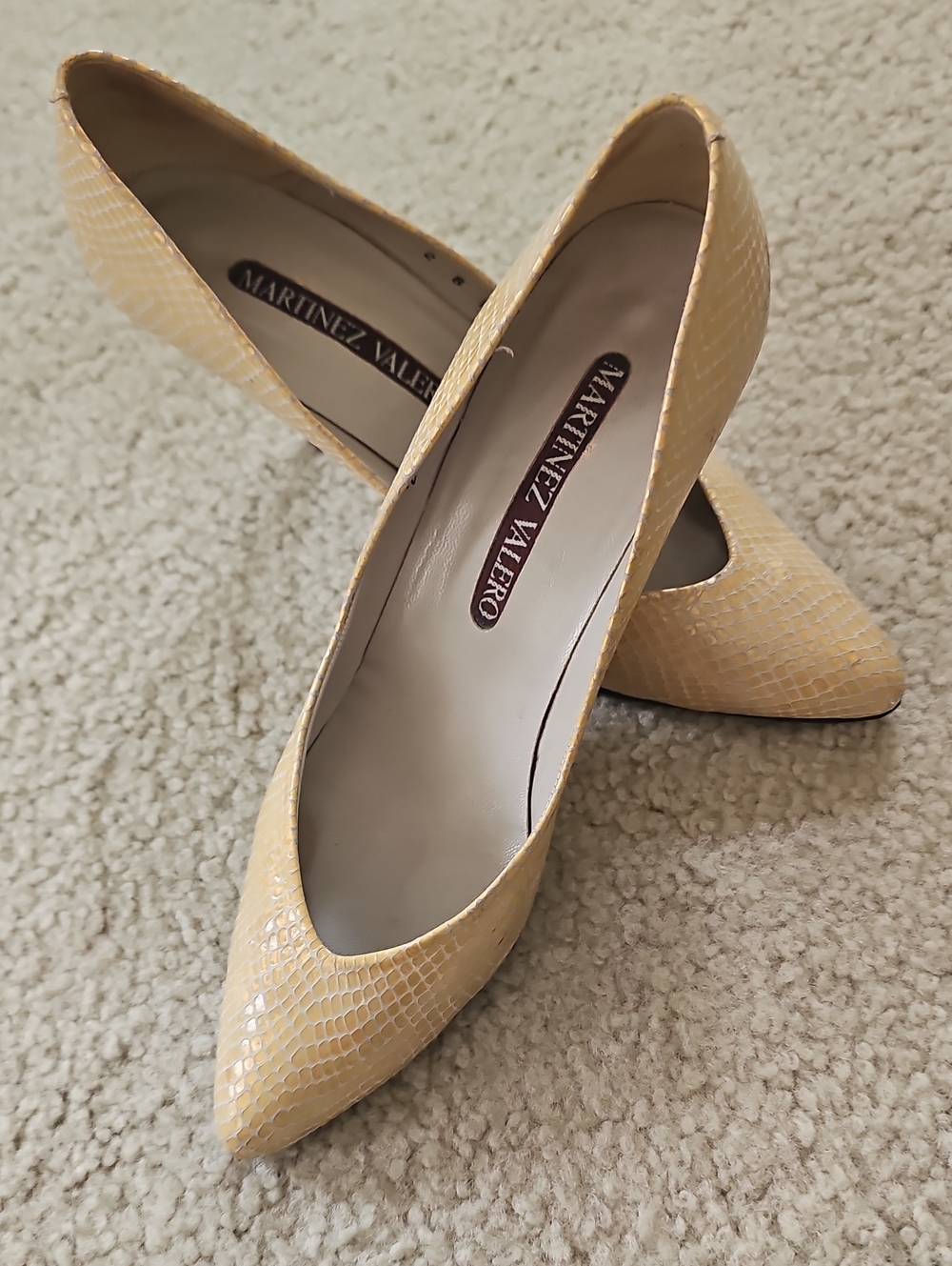 Martinez Valero Beige Snakeskin Pointed Toe Pumps 8M 3.75" Heels - Picture 7 of 12